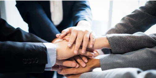 Abogados Juntando Manos